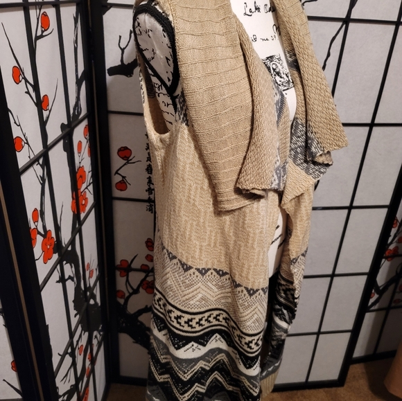 G.H. Bass & Co Ladies Acrylic Earthy Colors Aztec Art Vest Sleeveless/Size Small - Picture 5 of 8